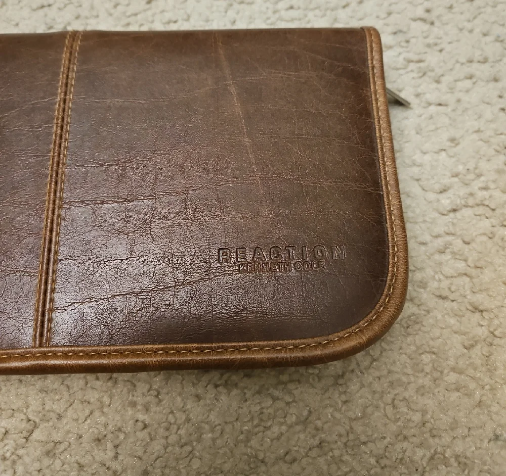 Kenneth Cole Reaction CD & DVD Holder | Leather Disc Case - Picture 2 of 7